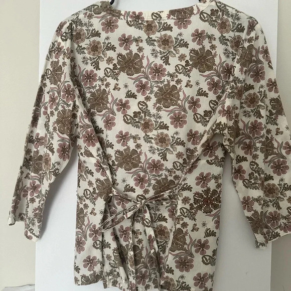 Women’s Cato blouse with beads on the front t and wrap tie in the back. Size L - Picture 11 of 13